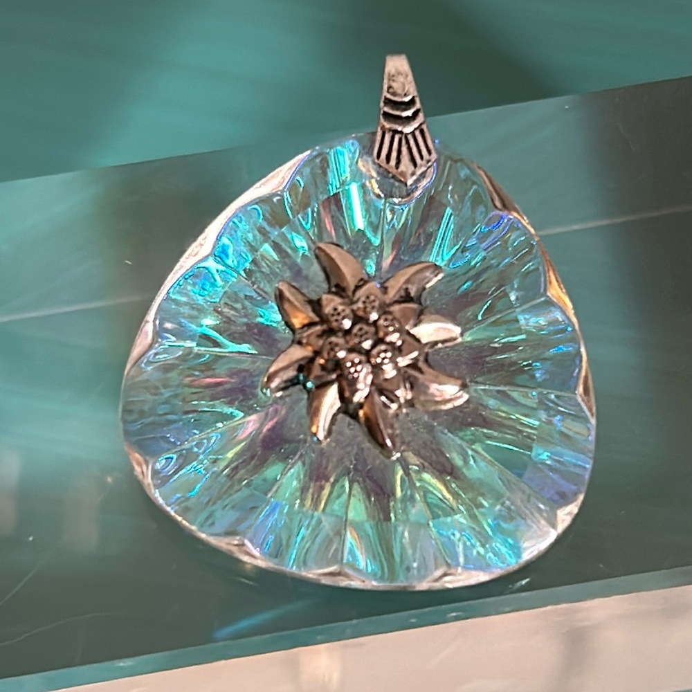 Iridescent Flower Pendant Necklace Cottagecore Aurora Borealis Edelweiss Choker - Picture 8 of 8